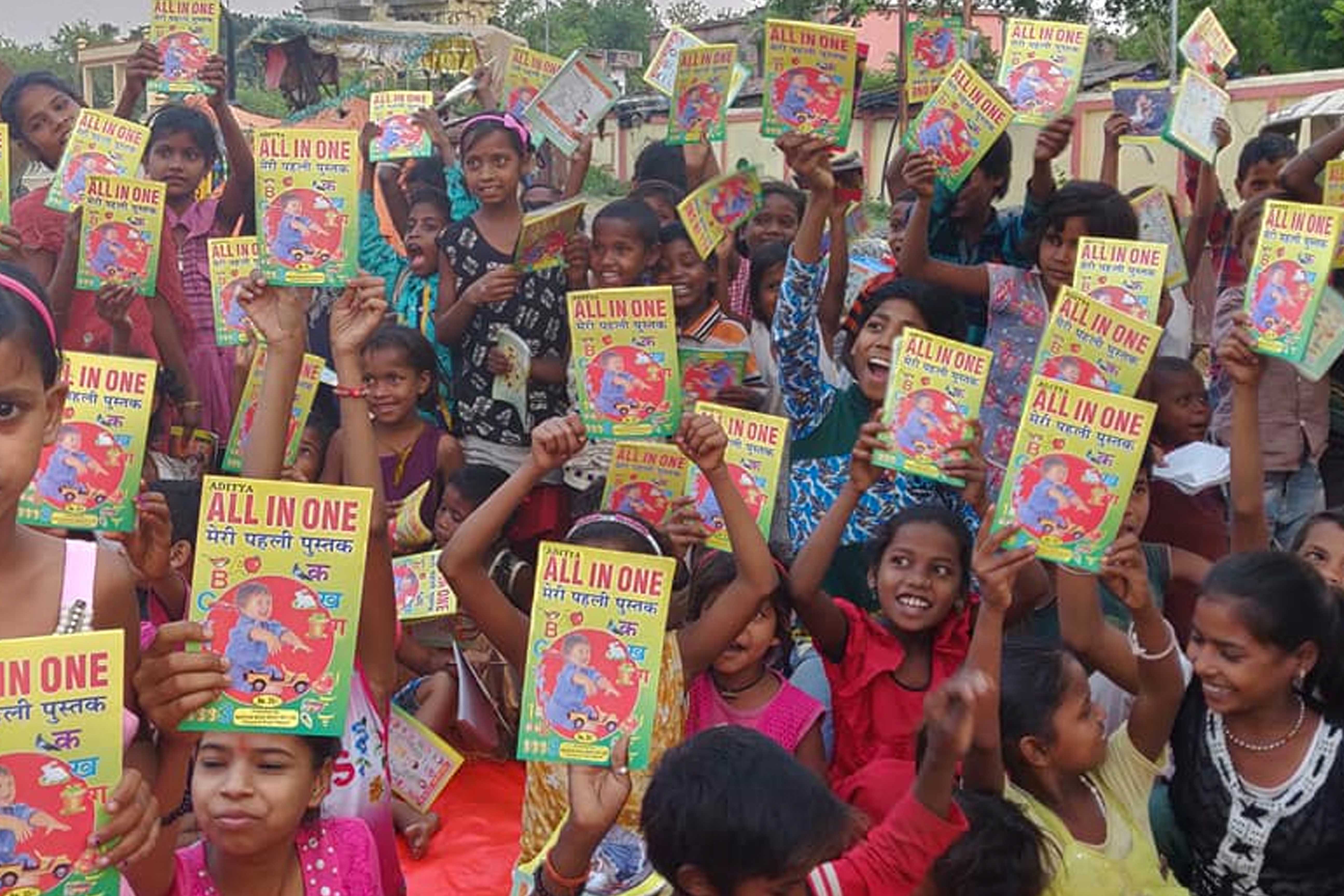 Pehchaan Bihar - Pehchaan Bihar Food & Cloth Distribution Image 07